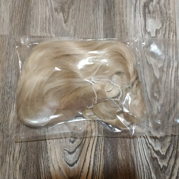 12" Blonde Short Wavy Lace Front Bob Wig - Picture 6 of 7